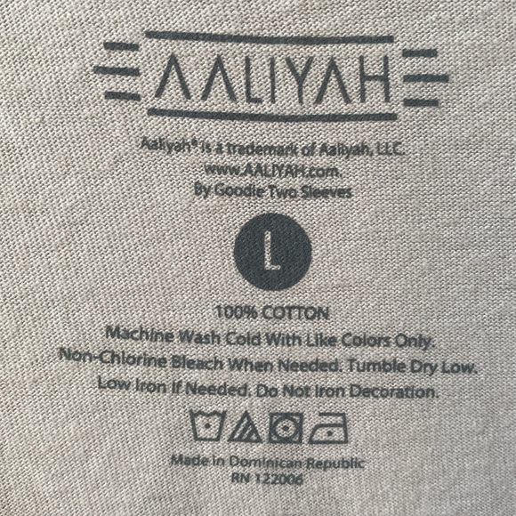 Aaliyah Worldwide Double-Sided Graphic T-Shirt - Size Large - NWT - Picture 3 of 5